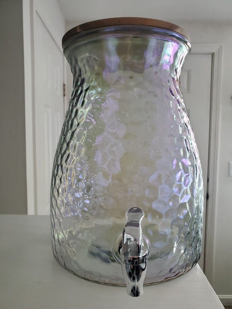 Glass beverage dispenser