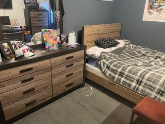 3 pc Bedroom set 5-Drawer Tall / long dresser / bed. Dresser Dark Wood Finish