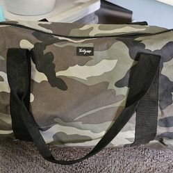 Thirty One Bags Duffle Bag Camo