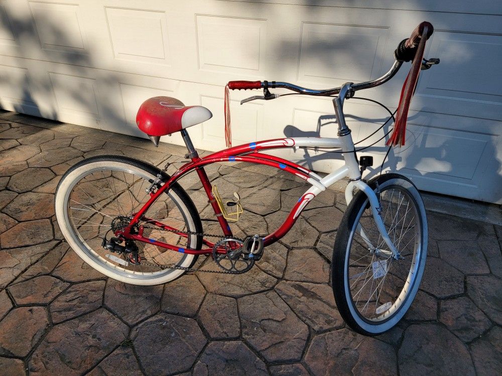 Schwinn Alloy Seven beach cruiser bicycle, with (vintage handlebar streamers)