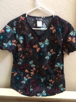 This scrub top is made by Runway Cherokee size small