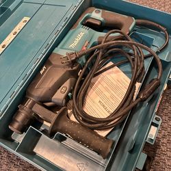 Makita 8 Amp 1 in. Corded AVT Rotary Hammer Drill W/Case - reconditioned, accepts SDS‑PLUS bits