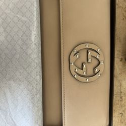 GUCCI brand Wallet (DANDY NEW CHESTER). ••NEW IN BOX••