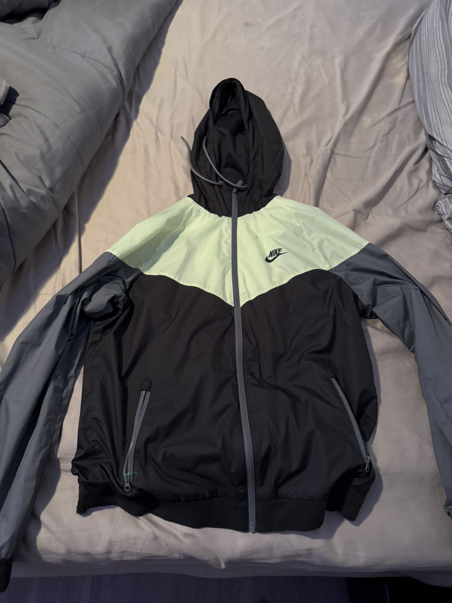 nike windbreaker