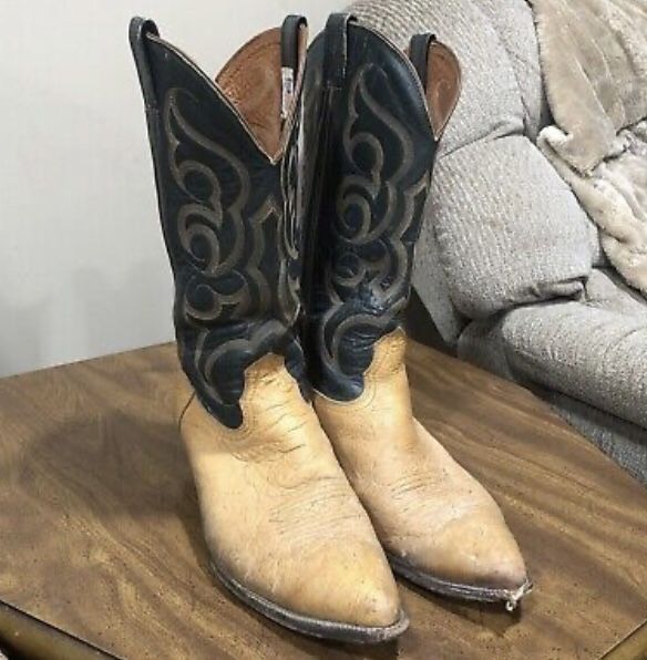 Green Cowboy Boots••••