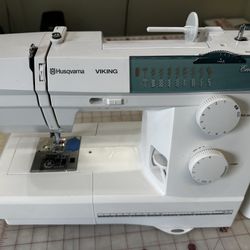 Husqvarna Emerald 118 Sewing Machine