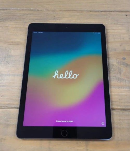 Apple iPad 6th Gen (32GB, Cellular + WiFi) - Space Gray - Excellent Condition