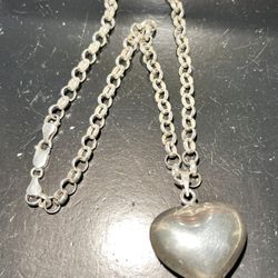 HEAVY PURE STERLING SILVER NECKLACE AND HEART OR I CAN CHANGE THE PENDANT FOR THE STARFISH SIZE 17 INCHES LONG 