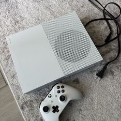 Xbox One S With Controller 