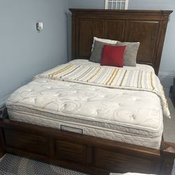 Queen Size Panel Bed Frame With Mattress 