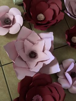 Burgundy & pink paper flowers 🌸