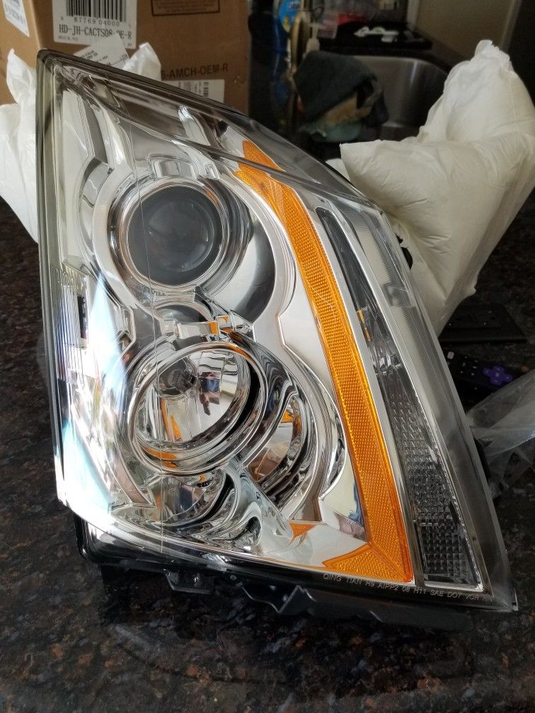 CADILLAC CTS HEADLIGHT 2008-2014 NEW RIGHT SIDE