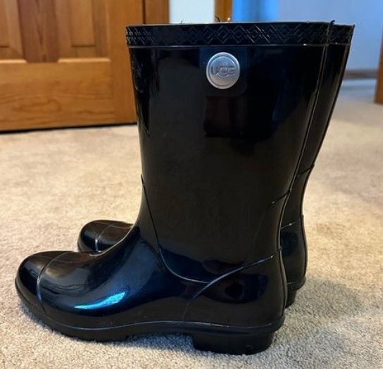 Authentic UGG Rain Boots size 8