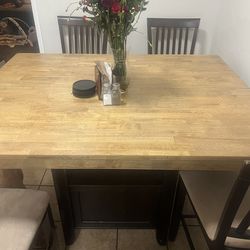 Expandable Kitchen Table W/ Storage