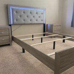 New 4ps Beige Queen Bedroom set (Mattress York not Included) 
