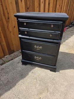 3-drawer dresser