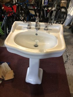 Vitra pedestal sink