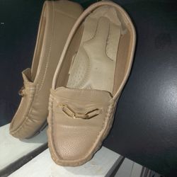 Beige Loafer shoes8 1/2