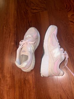 Women’s New Balance Shoes 2002KB