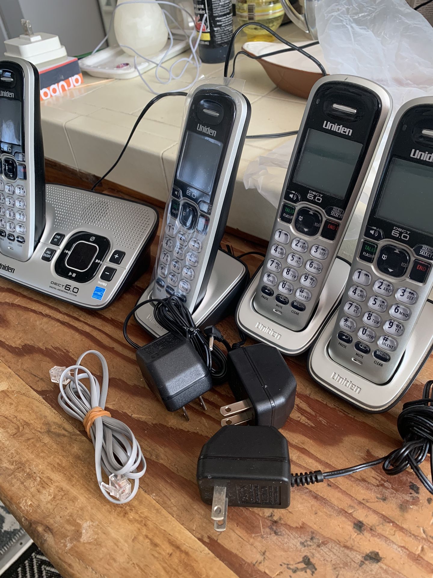 UNIDEN Phone Set Like New And Complete With Home Base And Extensions. All One Price