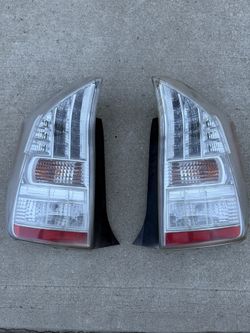 2010-11 Toyota Prius Taillights