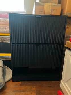 Shoe cabinet