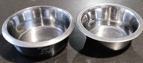 2 aluminum food dishes  dog, cat, whatever  6 1/2 x 2 1/2