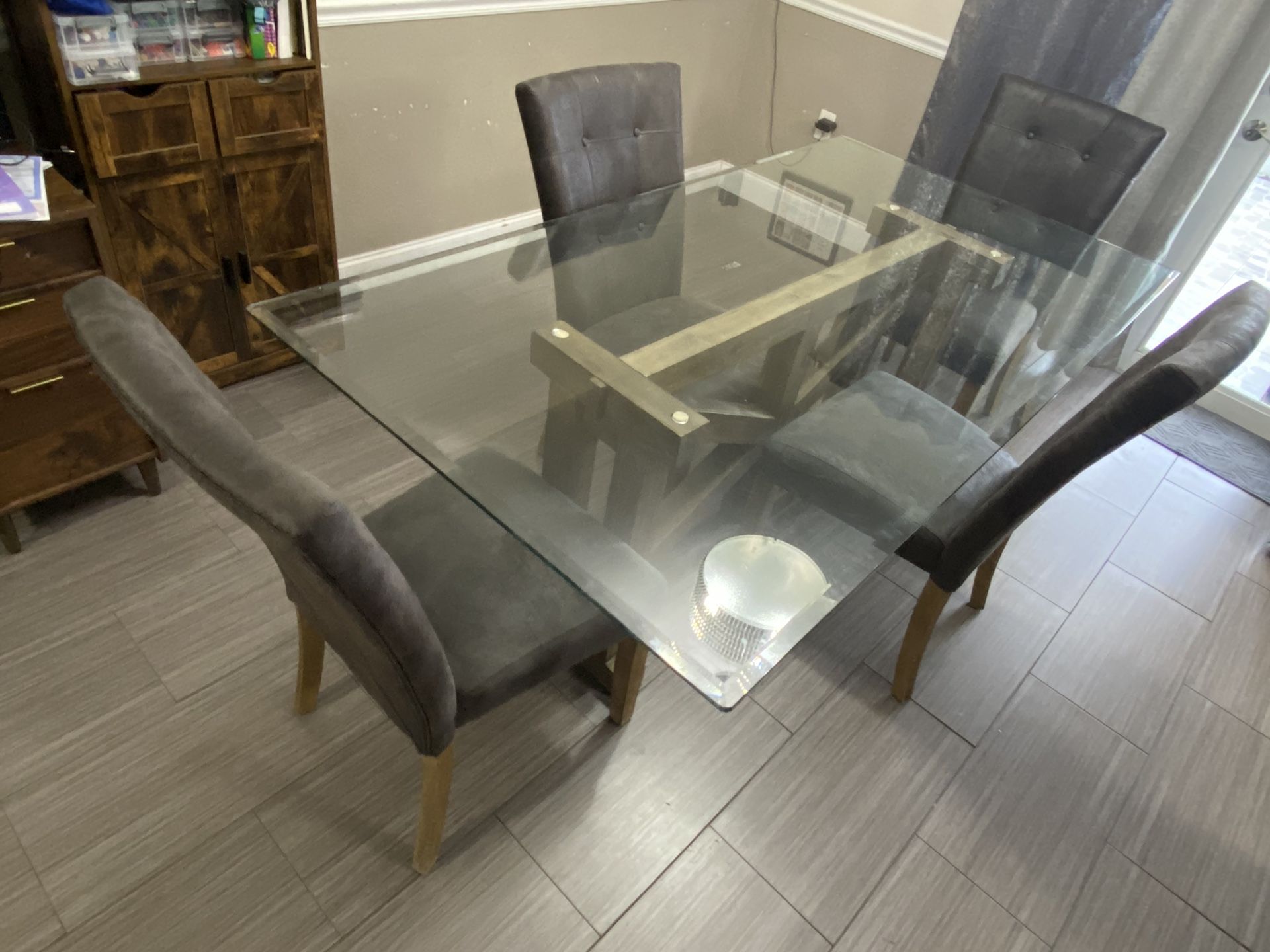 Dinning Table 
