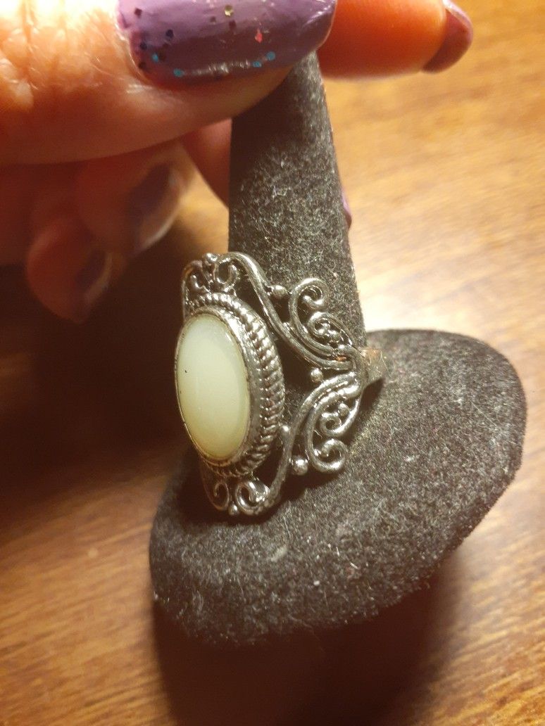 Beautiful Design Moonstone Ring, Size 8.