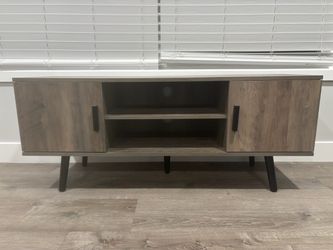 📺 Modern Wood TV Stand / Entertainment Center – Excellent Condition!