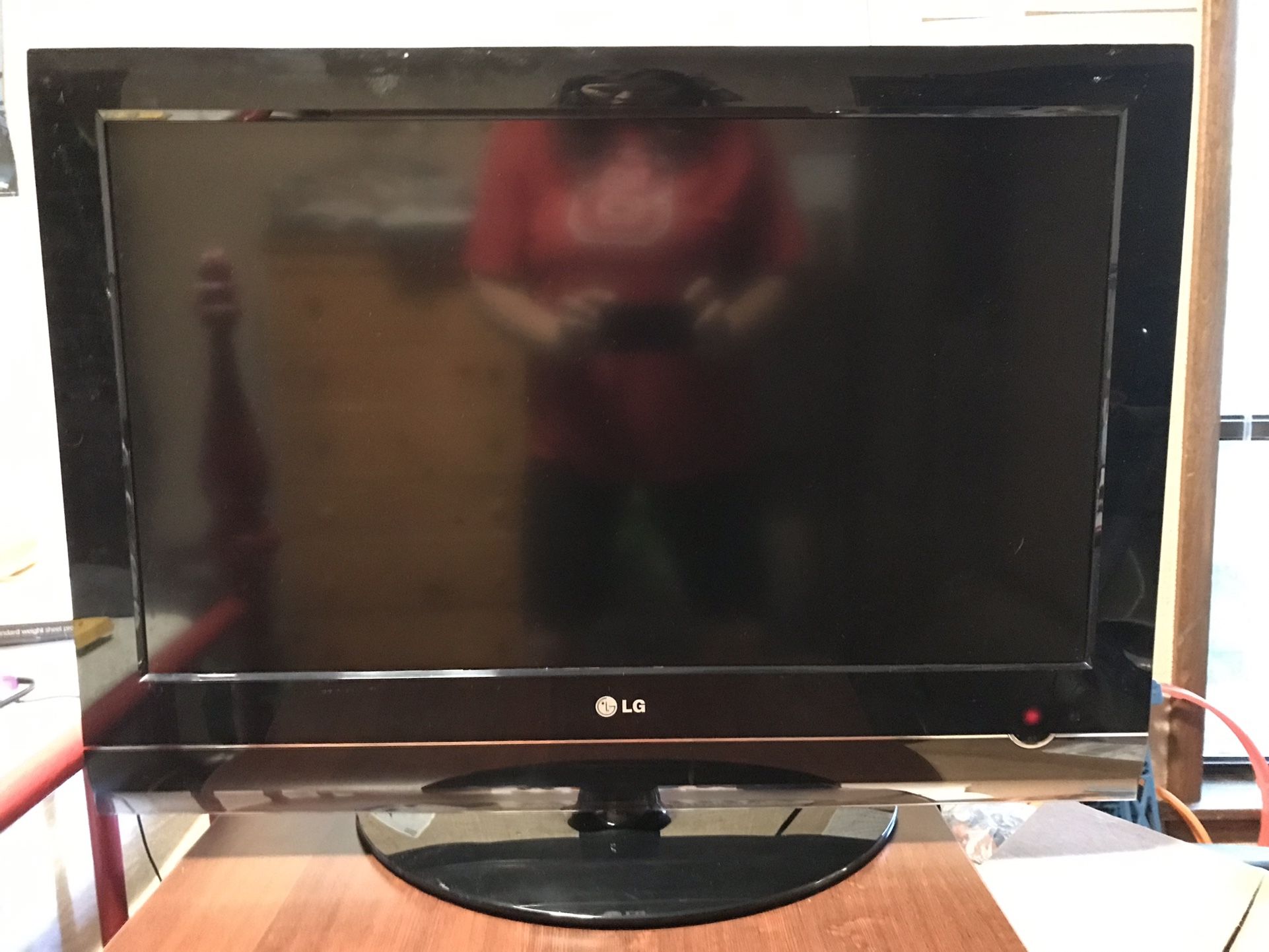LG Flat Screen 32” 