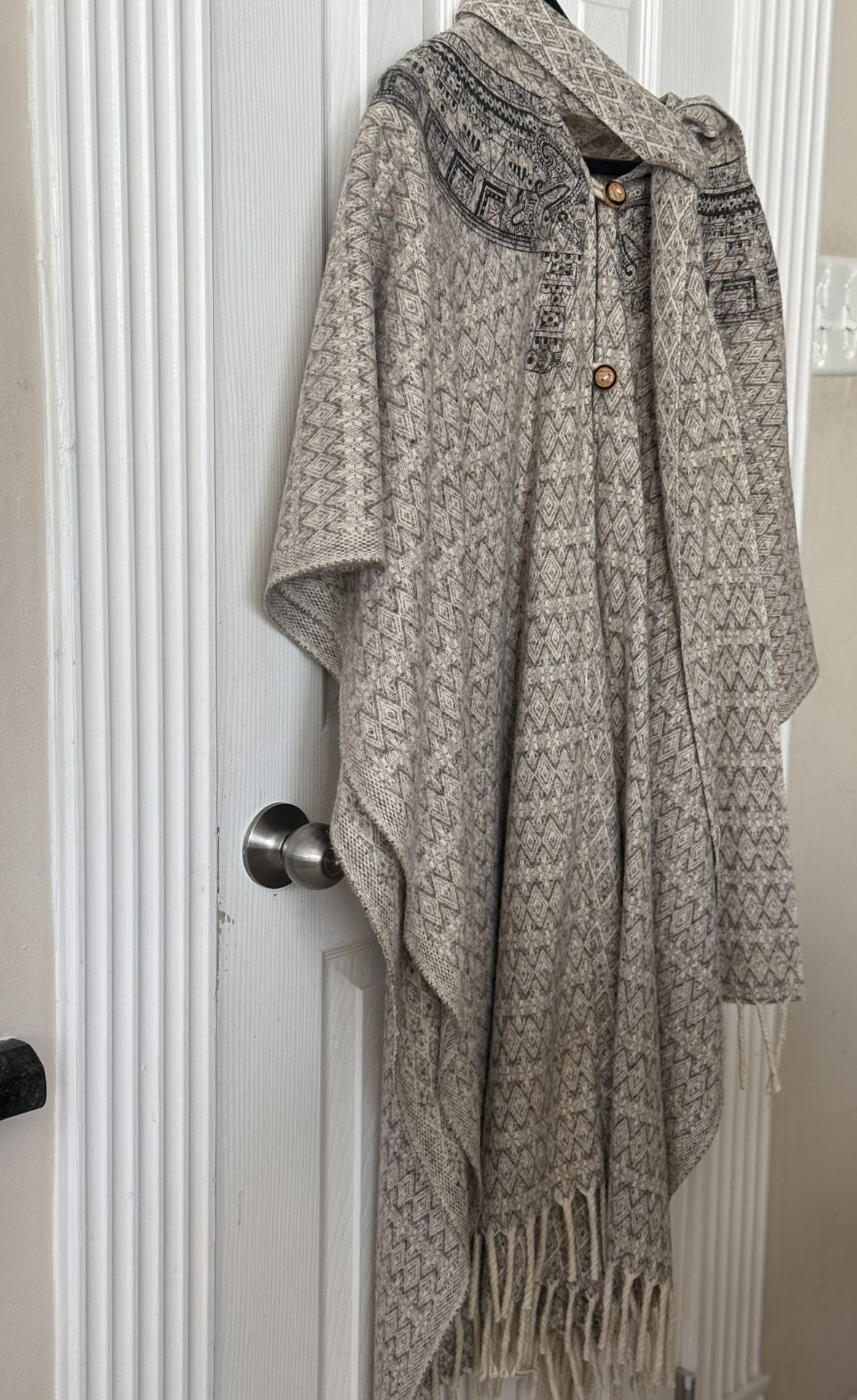Authentic Warm Mexican Poncho – Handcrafted in Chiconcuac, Estado de México