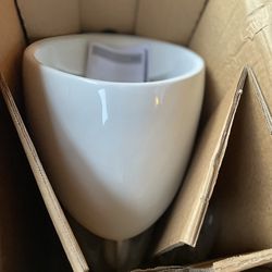 Brand New Toto Commercial Washout Urinal w/ Strainer - Moldel # UT105UV#01