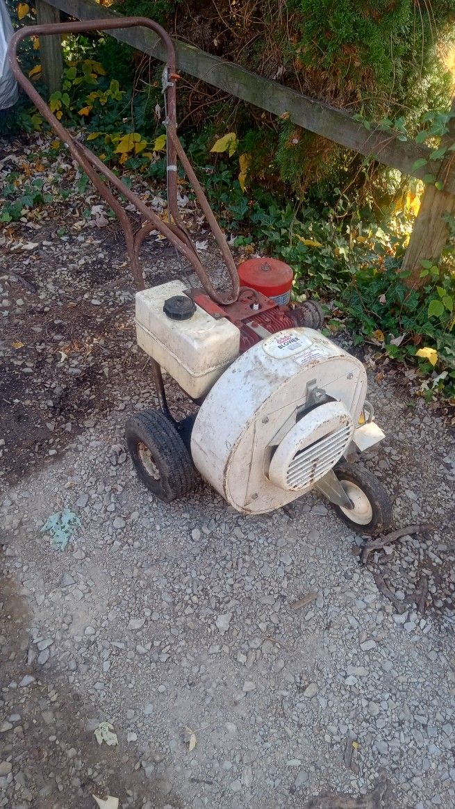 8 Hp Gas Snow Blower Works Great 