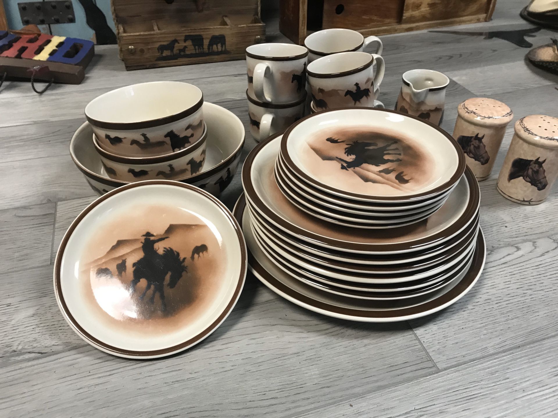 Western theme dishes