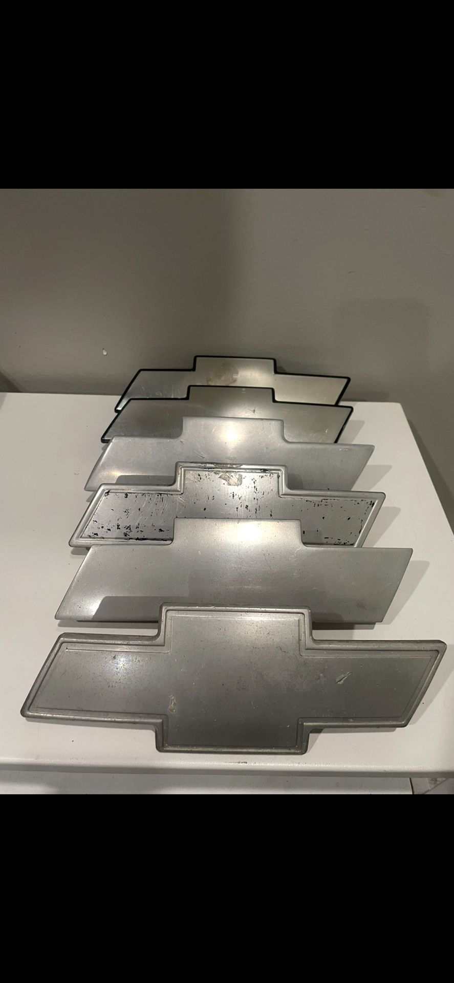 Chevy Silverado Tahoe Suburban Grille emblem