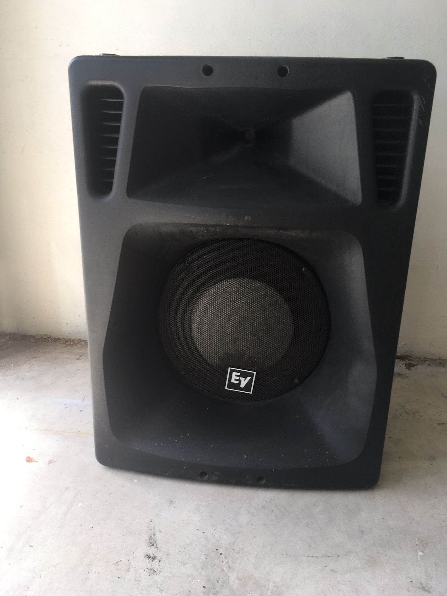 Electro-Voice Sx500+ 15” passive two-way speaker