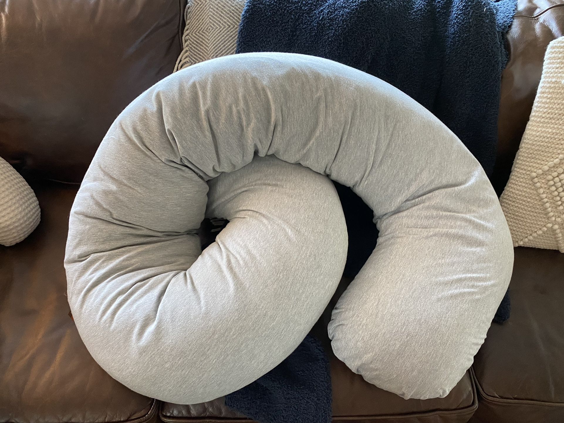 Free Pregnancy Pillow/pending Wallingford Pickup for Sale in WA