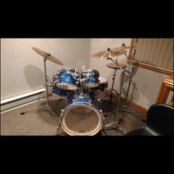DW Drum Set Great Sound With All Hardware And Cymbals. 