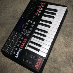 Akai Midi Keyboard 