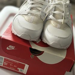 Size 5.5y Nike Huarache 