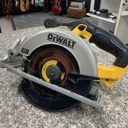DEWALT 20V MAX Cordless 6.5 in. Sidewinder Style Circular Saw (Tool Only)