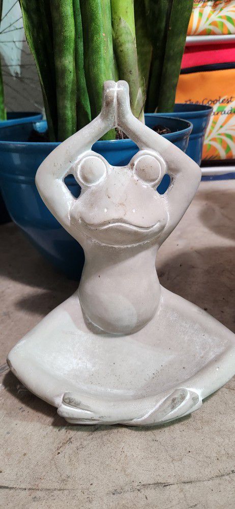 Meditation 🧘‍♂️ Frog Statue. 10" Tall. $15 Or Best Offer 