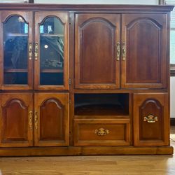 Classic Solid Wood Mahogany Entertainment Center – Great Condition!