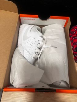 Size (12)c Nike Cheer Shoe