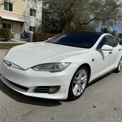 2015 Tesla Model S Perfect