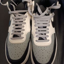 Nike Tennis shoes.