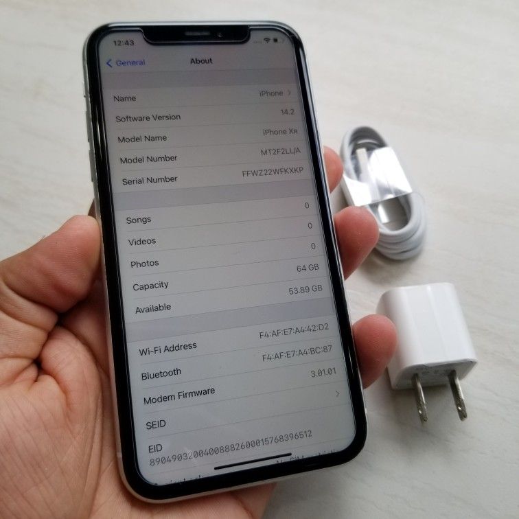 Unlocked Iphone Xr White 64gb Used great conditions (price is firm)