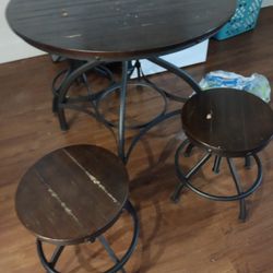 Dining Room Table With 4 Stools
