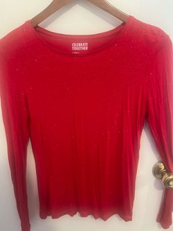 Red long sleeve shirt size can